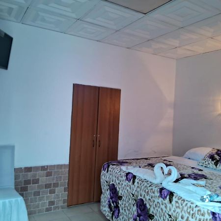 Hotel Kamelot Parque Central Quetzaltenango Exteriör bild