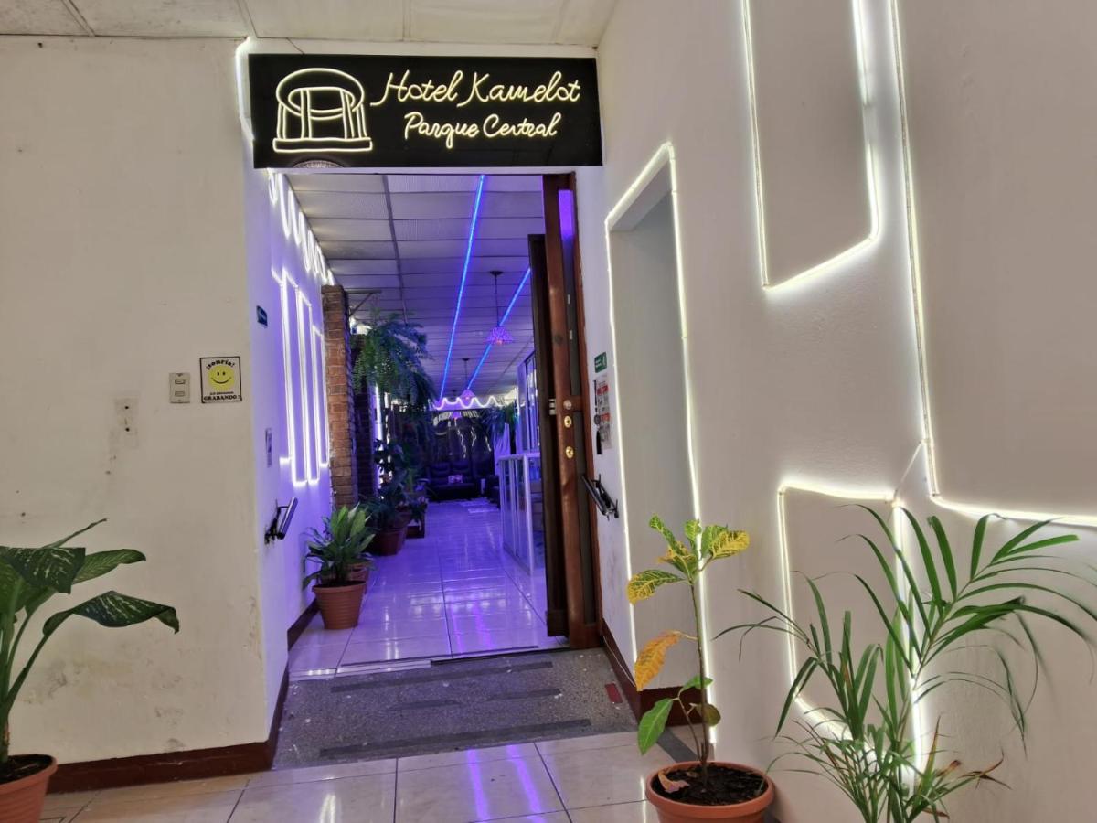 Hotel Kamelot Parque Central Quetzaltenango Exteriör bild