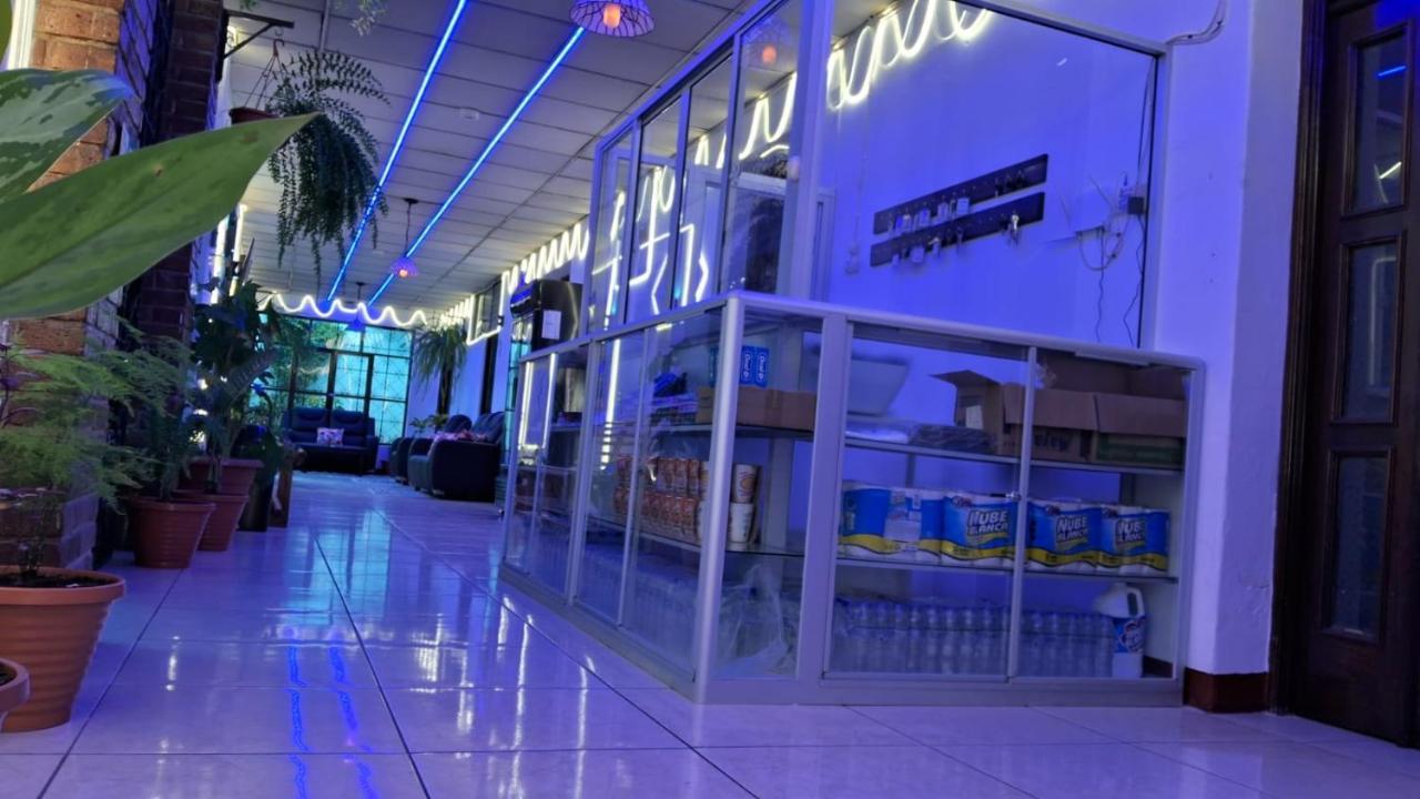 Hotel Kamelot Parque Central Quetzaltenango Exteriör bild