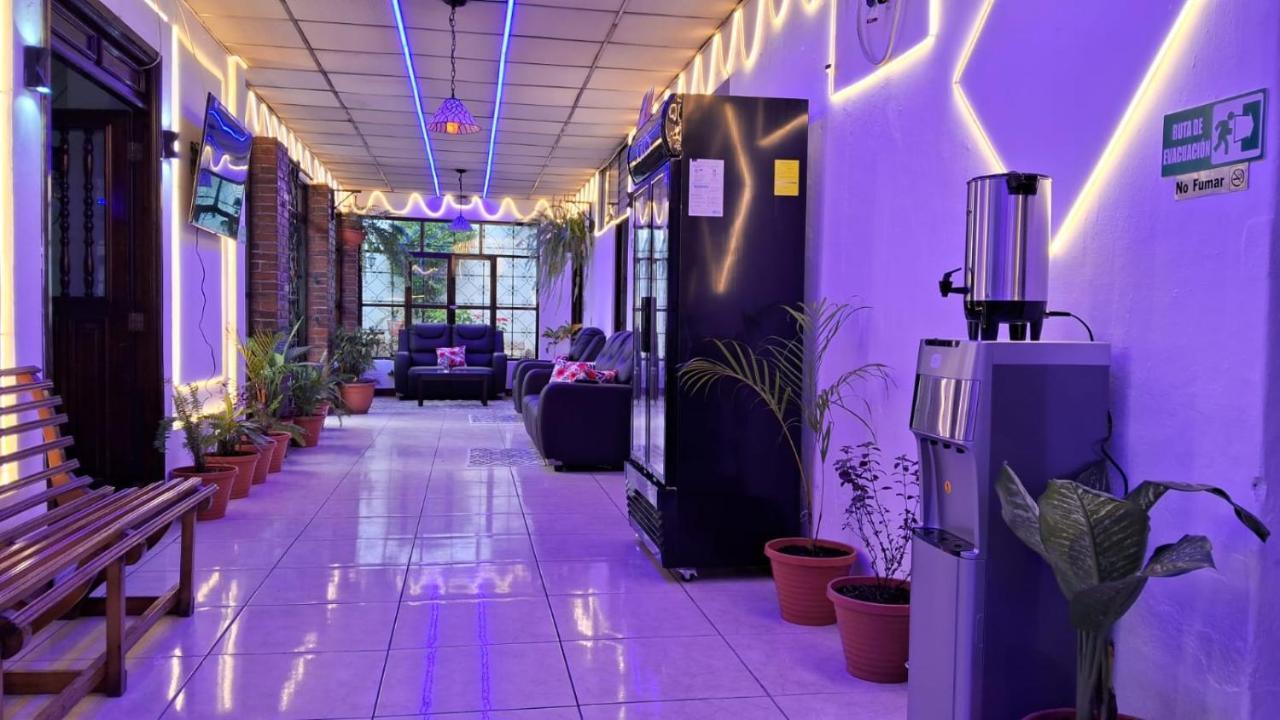Hotel Kamelot Parque Central Quetzaltenango Exteriör bild