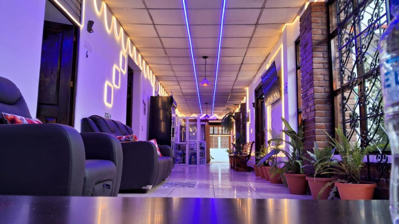 Hotel Kamelot Parque Central Quetzaltenango Exteriör bild