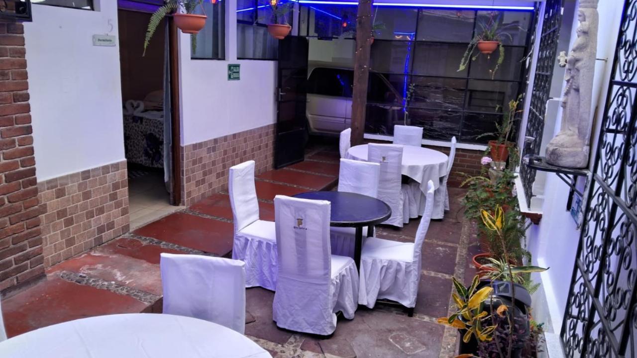 Hotel Kamelot Parque Central Quetzaltenango Exteriör bild