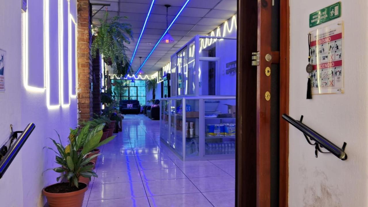 Hotel Kamelot Parque Central Quetzaltenango Exteriör bild