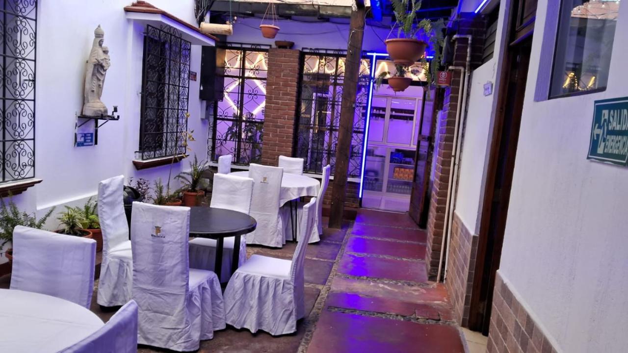 Hotel Kamelot Parque Central Quetzaltenango Exteriör bild