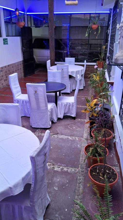 Hotel Kamelot Parque Central Quetzaltenango Exteriör bild