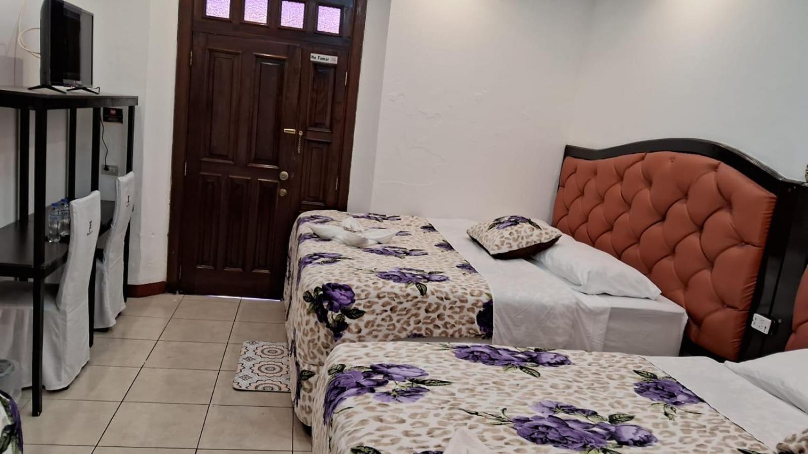 Hotel Kamelot Parque Central Quetzaltenango Exteriör bild