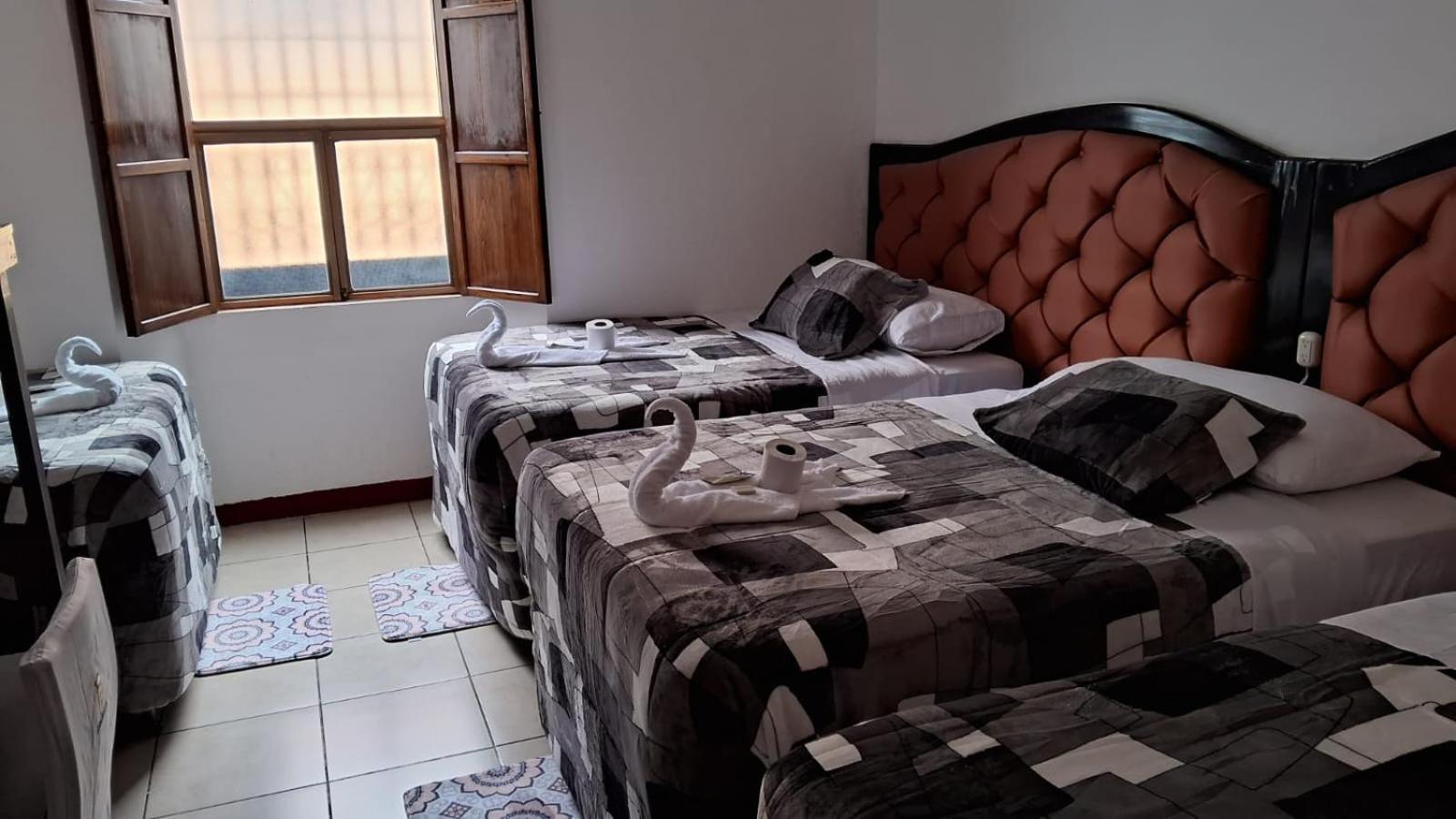 Hotel Kamelot Parque Central Quetzaltenango Exteriör bild