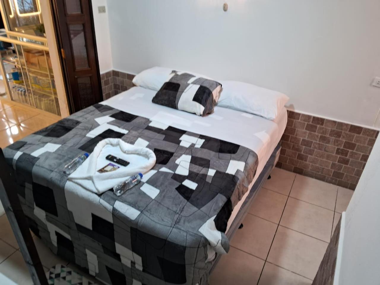 Hotel Kamelot Parque Central Quetzaltenango Exteriör bild