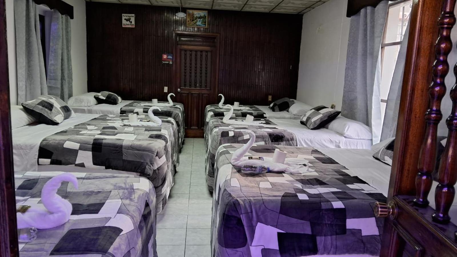 Hotel Kamelot Parque Central Quetzaltenango Exteriör bild