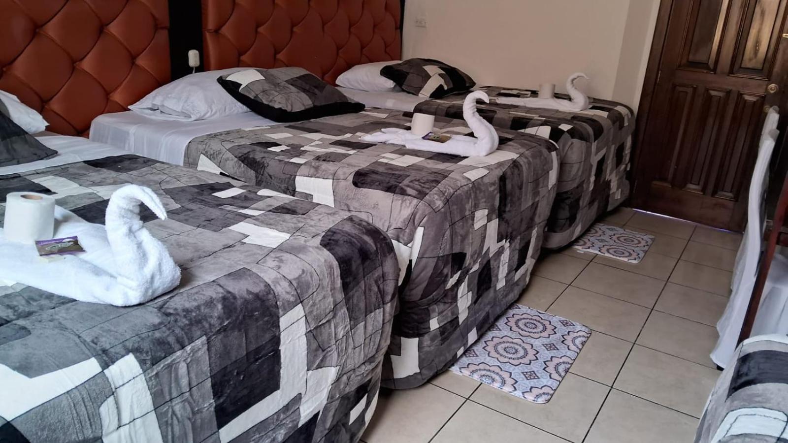 Hotel Kamelot Parque Central Quetzaltenango Exteriör bild