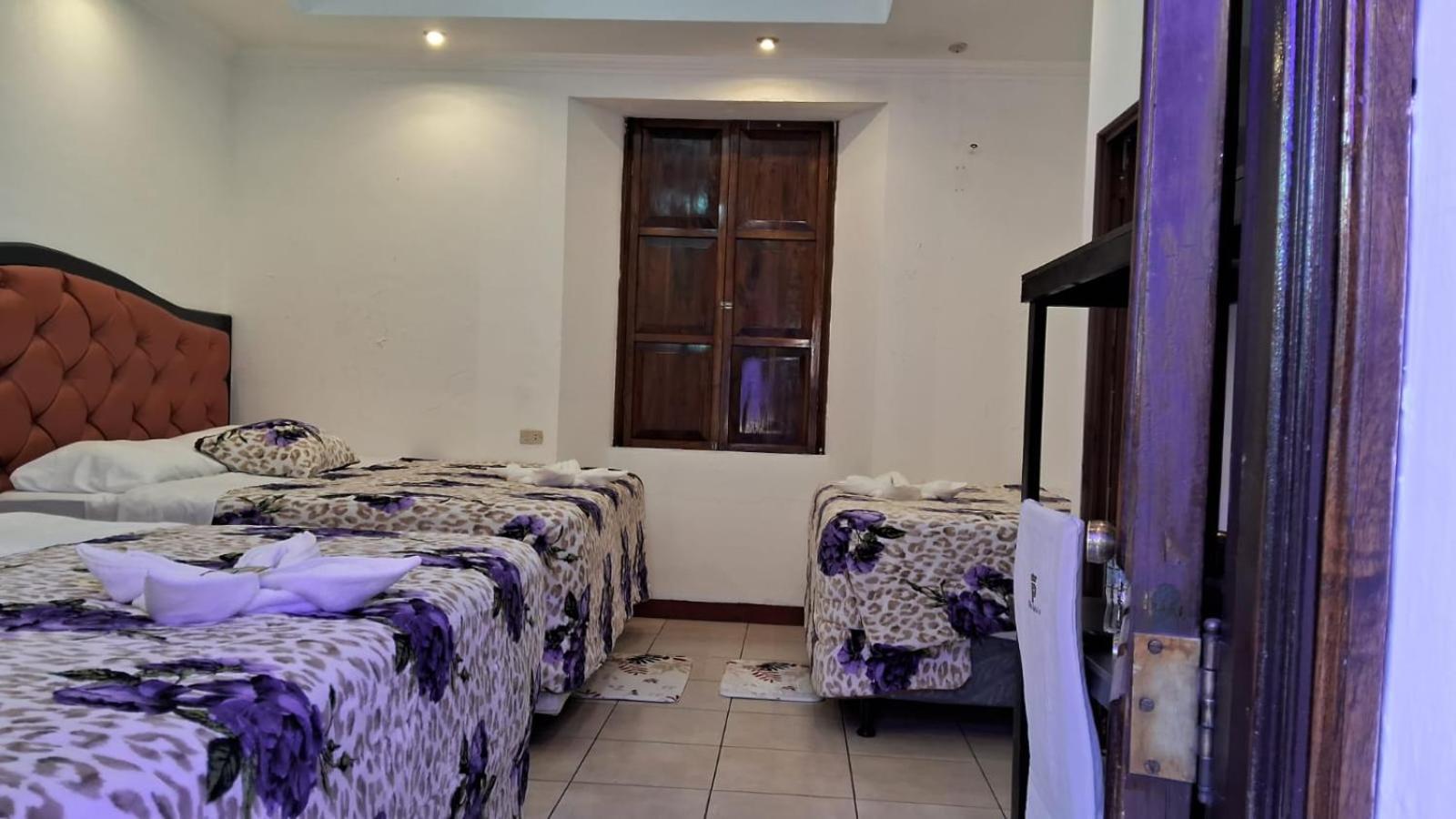 Hotel Kamelot Parque Central Quetzaltenango Exteriör bild