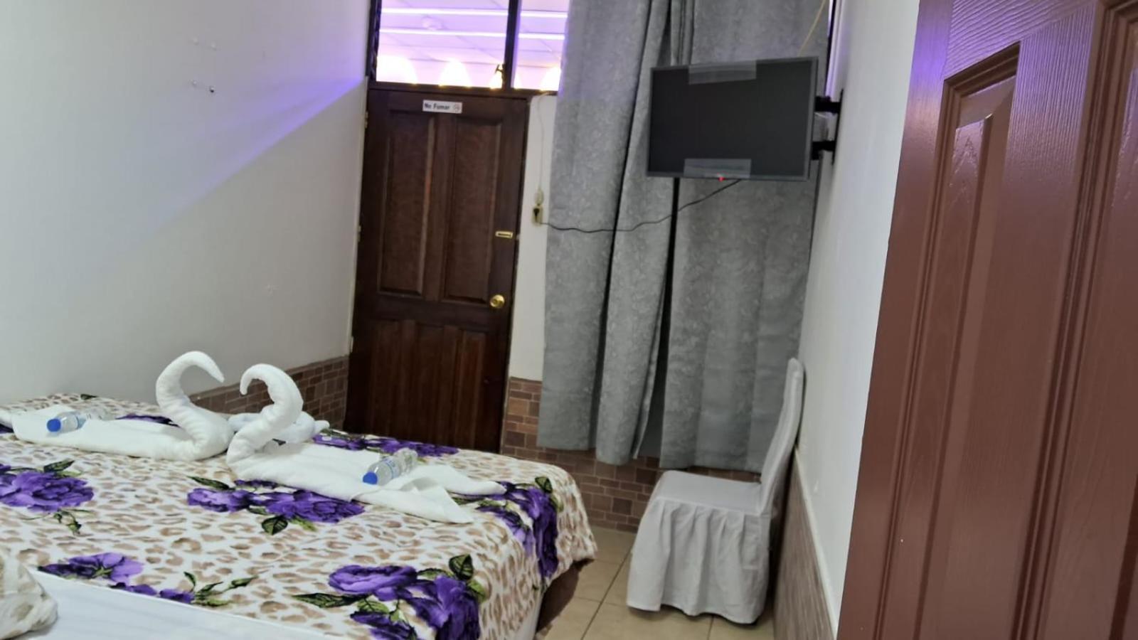 Hotel Kamelot Parque Central Quetzaltenango Exteriör bild