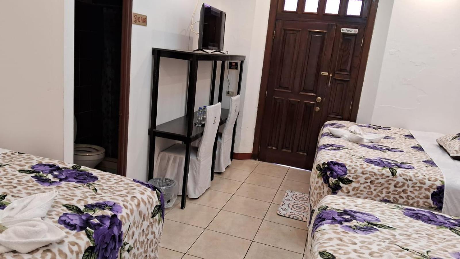 Hotel Kamelot Parque Central Quetzaltenango Exteriör bild