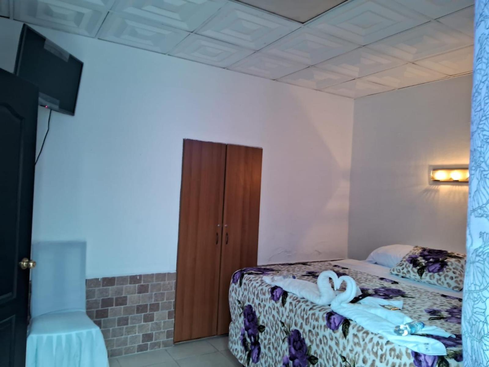 Hotel Kamelot Parque Central Quetzaltenango Exteriör bild