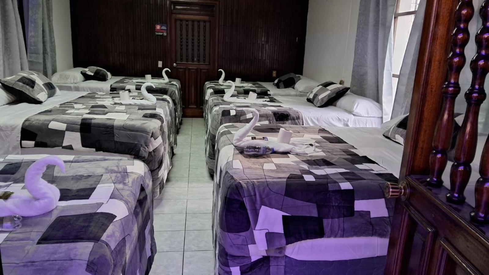 Hotel Kamelot Parque Central Quetzaltenango Exteriör bild