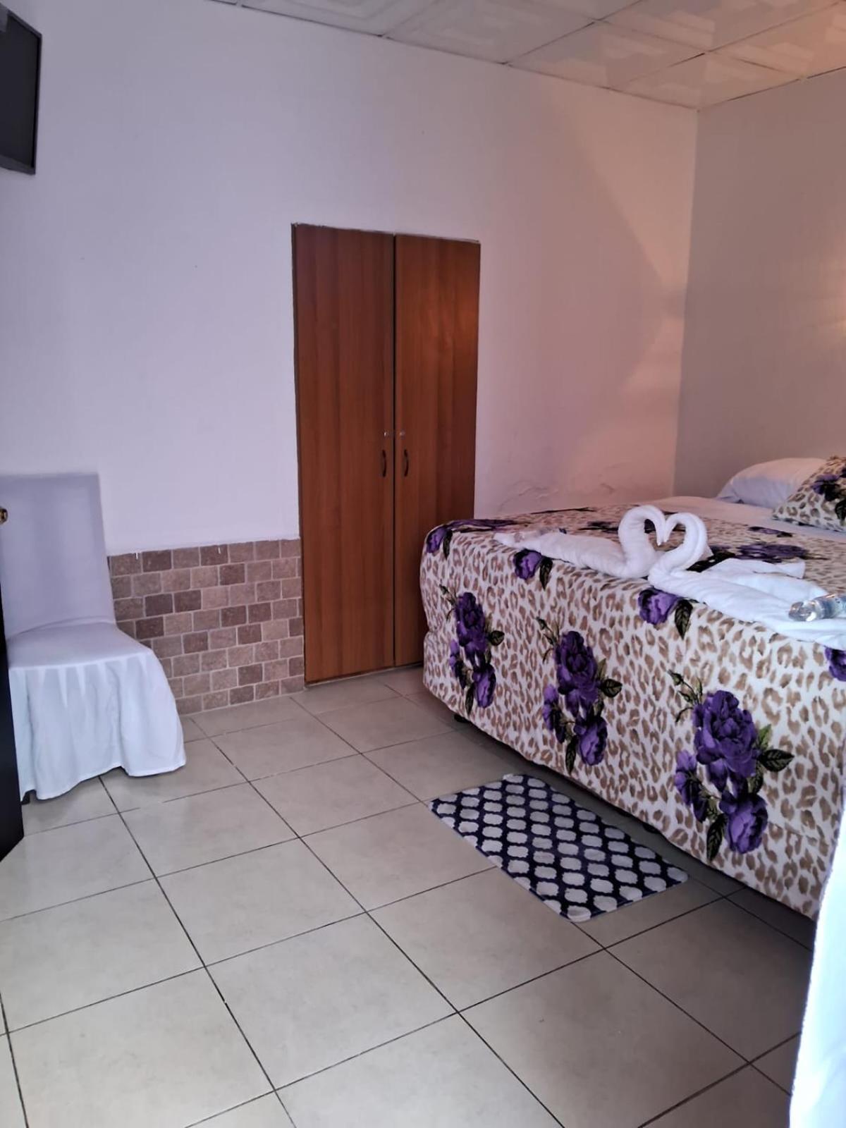 Hotel Kamelot Parque Central Quetzaltenango Exteriör bild